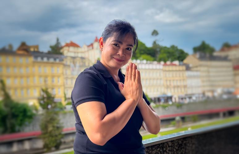 Kookkai, Thai massage therapist from Karlovy Vary, greeting with a traditional Sawasdee